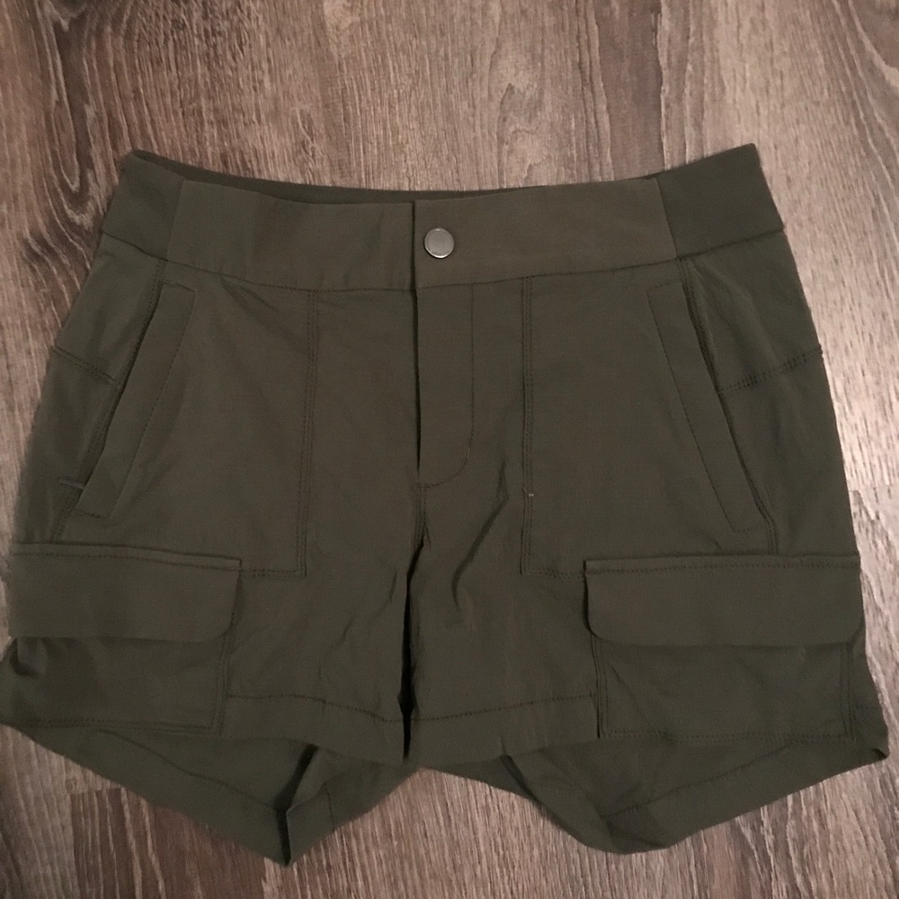Athleta Olive Green Cargo Shorts Size 2